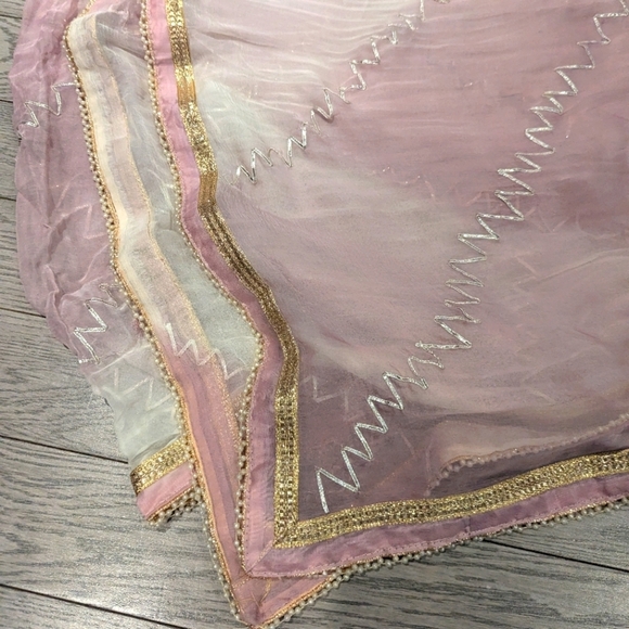 Chic Pink Silver Embroidered Suit With Floral Bead Design Silver- Size SM New - Picture 6 of 8